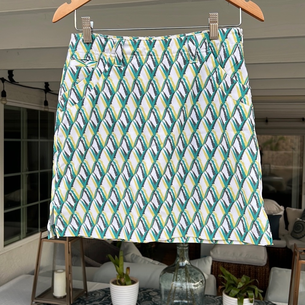 Nivo women’s golf skirt skort. Size 2